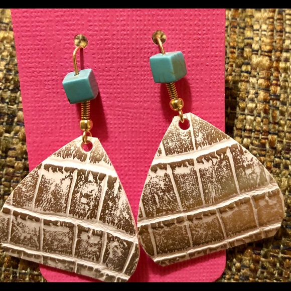 MEET YOUR POSHER SUE: Earrings Glass Beaded - Picture 2 of 8